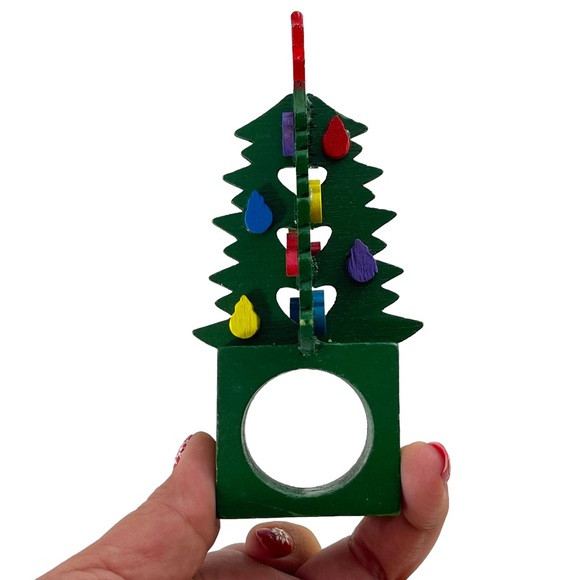 Vintage wooden hand painted 3D Christmas tree napkin rings (set of 4) - Picture 3 of 6
